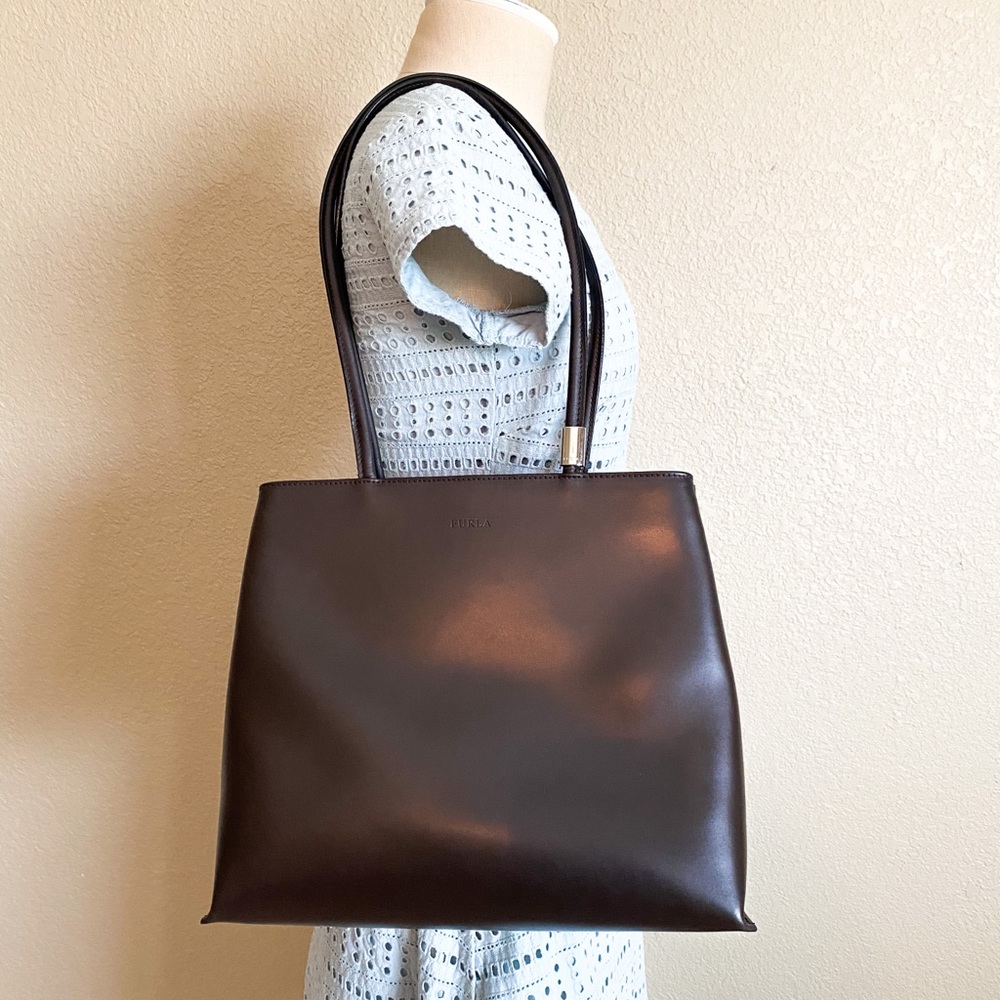 Vintage Furla leather shoulder bag, excellent cond